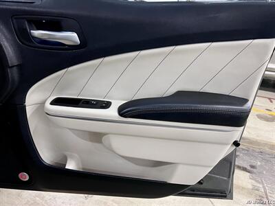 2017 Dodge Charger SXT   - Photo 18 - Portland, OR 97218