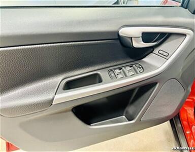 2011 Volvo XC60 T6   - Photo 16 - Portland, OR 97218