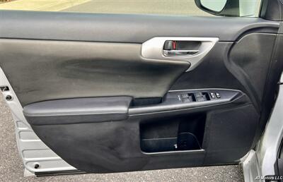 2013 Lexus CT 200h - Photo 13 - Portland, OR 97218