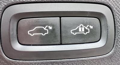 2016 Volvo XC90 T6 Momentum - Photo 32 - Portland, OR 97218
