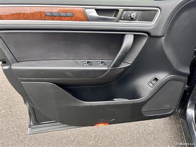 2012 Volkswagen Touareg TDI Sport - Photo 11 - Portland, OR 97218