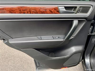 2012 Volkswagen Touareg TDI Sport - Photo 28 - Portland, OR 97218