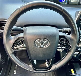 2020 Toyota Prius L Eco   - Photo 14 - Portland, OR 97206