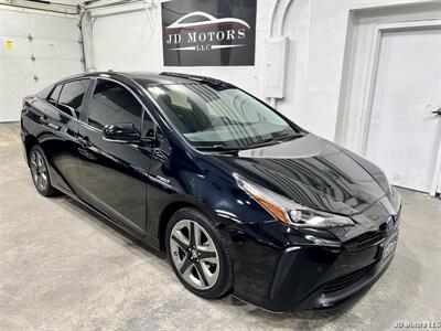 2020 Toyota Prius L Eco   - Photo 2 - Portland, OR 97206