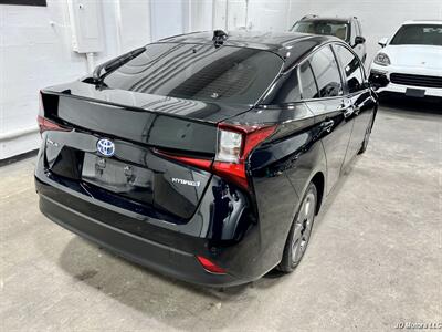 2020 Toyota Prius L Eco   - Photo 4 - Portland, OR 97206