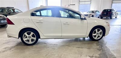 2013 Volvo S60 T5   - Photo 2 - Portland, OR 97218