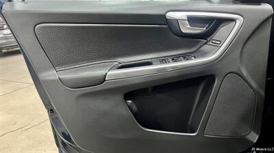 2014 Volvo XC60 T6   - Photo 9 - Portland, OR 97218