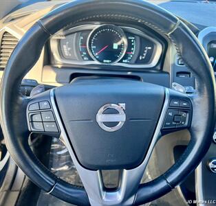 2014 Volvo XC60 T6   - Photo 11 - Portland, OR 97218