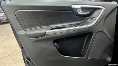 2014 Volvo XC60 T6   - Photo 9 - Portland, OR 97218