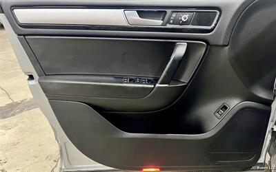 2012 Volkswagen Touareg TDI Sport - Photo 10 - Portland, OR 97218