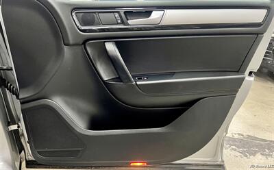 2012 Volkswagen Touareg TDI Sport - Photo 18 - Portland, OR 97218