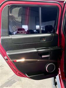 2005 Hummer H2 SUT   - Photo 25 - Portland, OR 97218