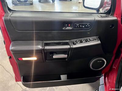 2005 Hummer H2 SUT   - Photo 11 - Portland, OR 97218