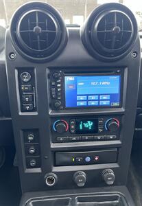 2005 Hummer H2 SUT   - Photo 17 - Portland, OR 97218