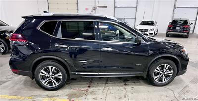 2019 Nissan Rogue Hybrid SV   - Photo 2 - Portland, OR 97218