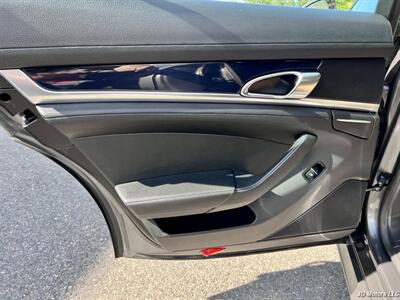 2014 Porsche Panamera   - Photo 22 - Portland, OR 97218