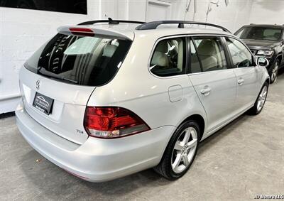 2011 Volkswagen Jetta SportWagen TDI   - Photo 3 - Portland, OR 97218