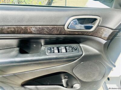 2011 Jeep Grand Cherokee Laredo   - Photo 8 - Portland, OR 97218