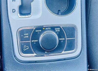 2011 Jeep Grand Cherokee Laredo   - Photo 15 - Portland, OR 97218