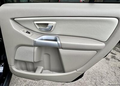 2006 Volvo XC90 V8   - Photo 19 - Portland, OR 97206