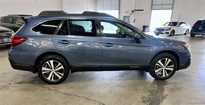 2018 Subaru Outback 2.5i Limited   - Photo 2 - Portland, OR 97218