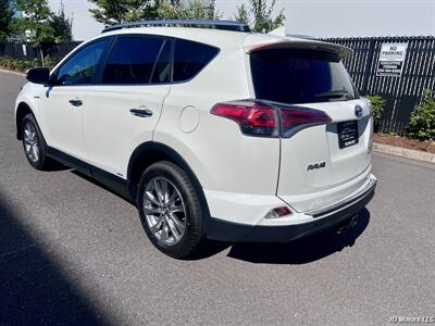 2017 Toyota RAV4 Hybrid Limited - Photo 5 - Portland, OR 97218