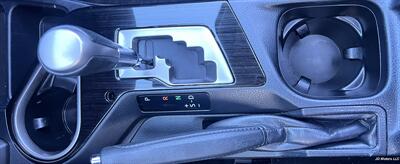 2017 Toyota RAV4 Hybrid Limited - Photo 17 - Portland, OR 97218