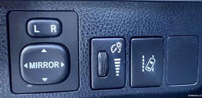2017 Toyota RAV4 Hybrid Limited - Photo 11 - Portland, OR 97218