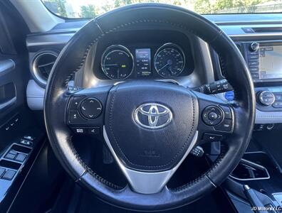 2017 Toyota RAV4 Hybrid Limited - Photo 13 - Portland, OR 97218