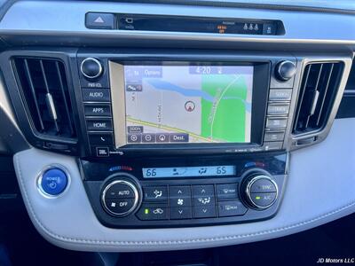 2017 Toyota RAV4 Hybrid Limited - Photo 15 - Portland, OR 97218