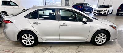 2021 Toyota Corolla LE   - Photo 2 - Portland, OR 97218