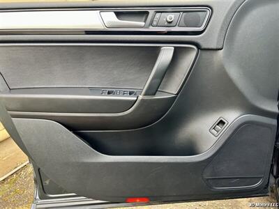 2016 Volkswagen Touareg VR6 Sport   - Photo 11 - Portland, OR 97218