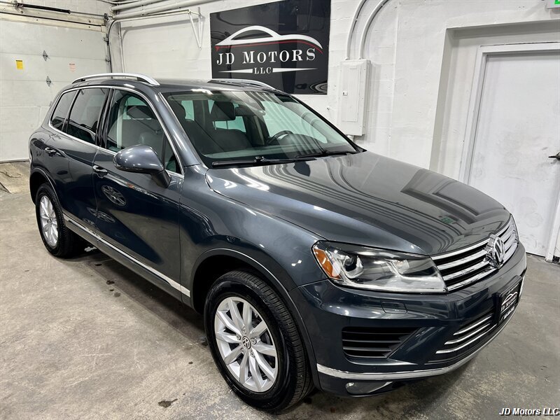 2016 Volkswagen Touareg VR6 Sport