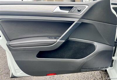 2015 Volkswagen Golf TDI S - Photo 11 - Portland, OR 97218