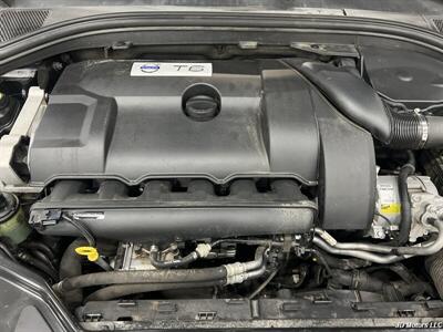 2012 Volvo XC60 3.2   - Photo 8 - Portland, OR 97218