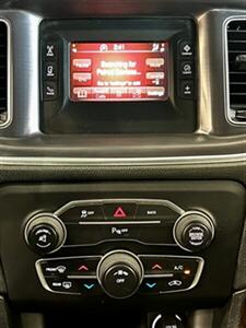 2015 Dodge Charger SE   - Photo 13 - Portland, OR 97218