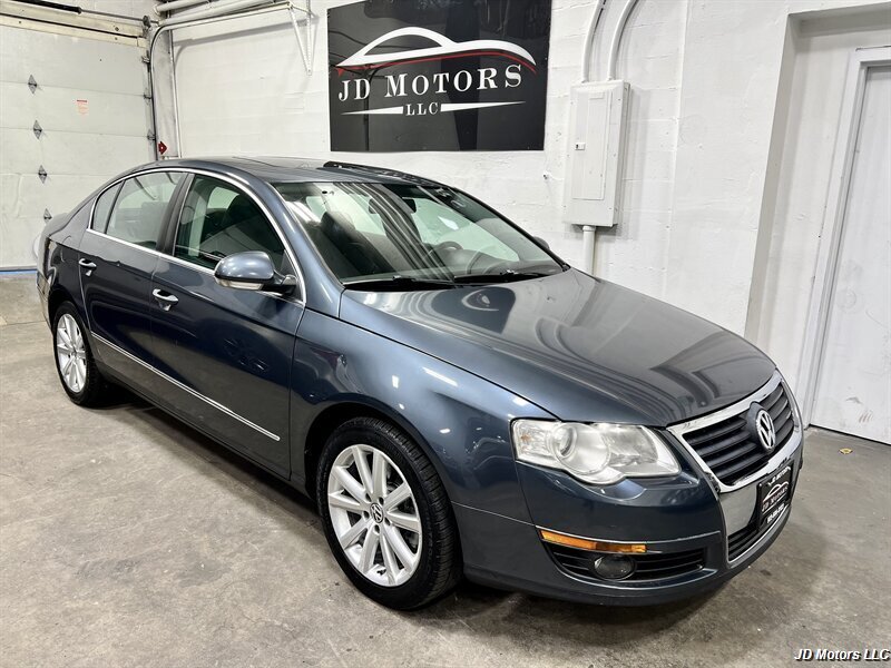 2010 Volkswagen Passat Komfort - Photo 1 - Portland, OR 97218