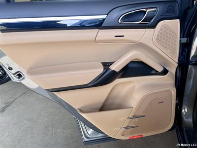 2014 Porsche Cayenne Platinum - Photo 24 - Portland, OR 97218