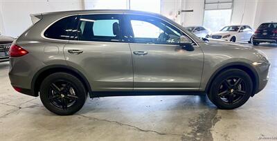 2014 Porsche Cayenne Platinum - Photo 2 - Portland, OR 97218
