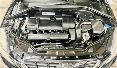 2013 Volvo XC60 3.2   - Photo 8 - Portland, OR 97218