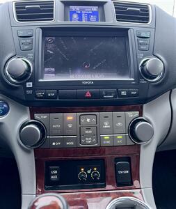 2012 Toyota Highlander Hybrid Limited   - Photo 16 - Portland, OR 97218