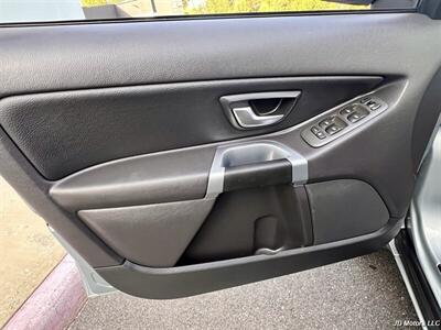 2014 Volvo XC90 3.2   - Photo 9 - Portland, OR 97218