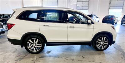 2017 Honda Pilot Elite   - Photo 2 - Portland, OR 97218