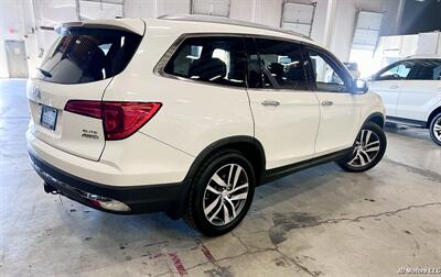 2017 Honda Pilot Elite   - Photo 3 - Portland, OR 97218