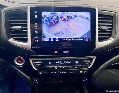 2017 Honda Pilot Elite   - Photo 15 - Portland, OR 97218