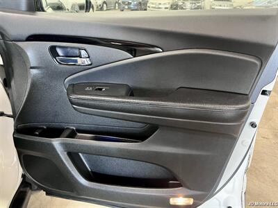 2017 Honda Pilot Elite   - Photo 19 - Portland, OR 97218
