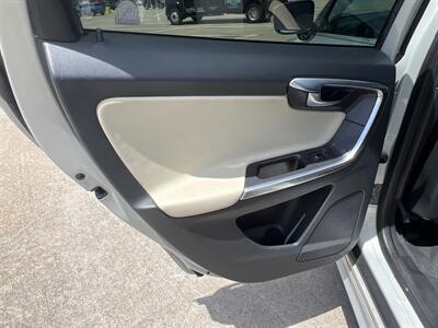 2013 Volvo XC60 T6   - Photo 16 - Houston, TX 77083
