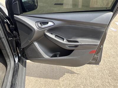 2018 Ford Focus SE   - Photo 22 - Houston, TX 77083