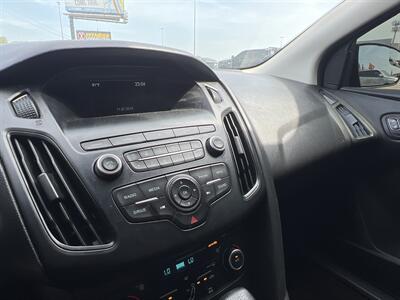 2018 Ford Focus SE   - Photo 15 - Houston, TX 77083