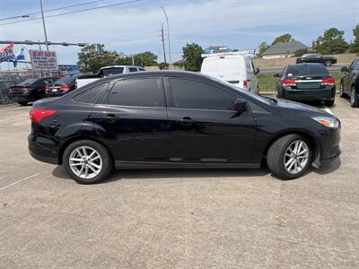 2018 Ford Focus SE   - Photo 8 - Houston, TX 77083